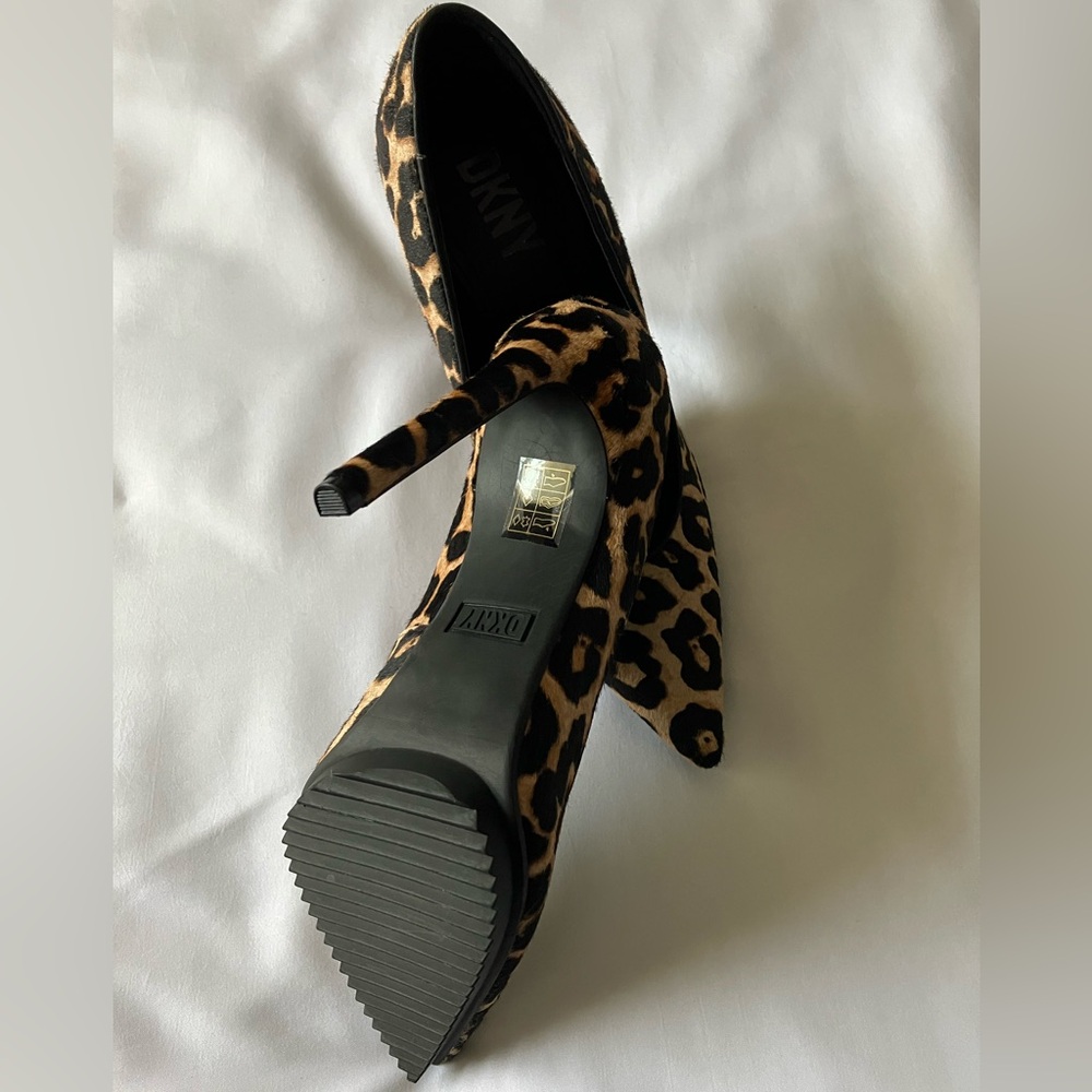 DKNY Women’s Carisa Slip-on Leopard Classic Pointed Toe Pump - Picture 10 of 15